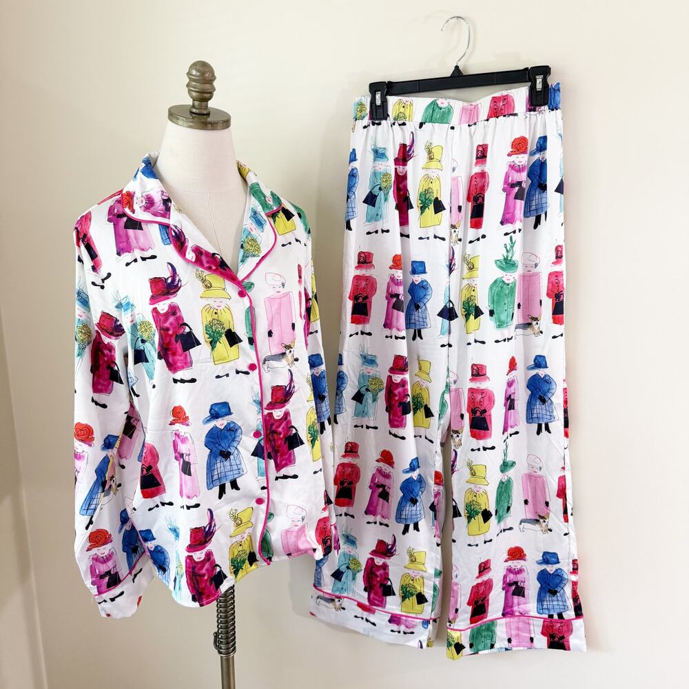 SheShow Multicolor Queen Elizabeth Silky Pajama Set Women's Sz Medium Button Up